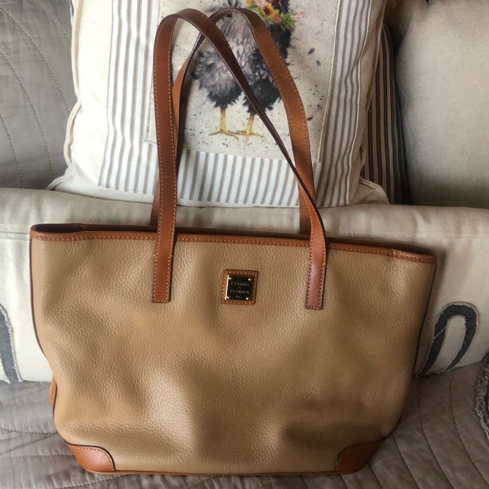 Dooney & Bourke taupe/beige shoulder bag/ tan trim